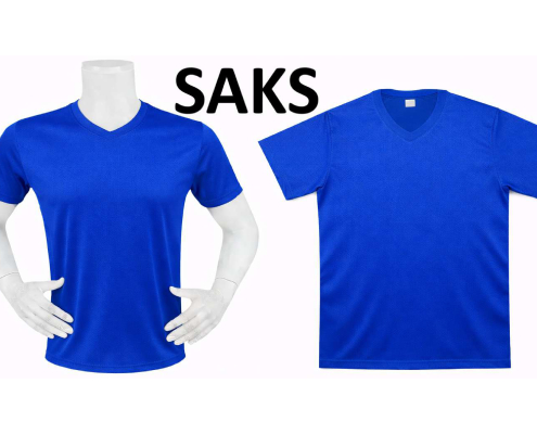 DRY TOUCH V YAKA YAĞMUR DESEN FORMA 1_page-0010 - Fatih iş elbiseleri istanbul Two blue V-neck t-shirts on white mannequins with the word SAKS between them, against a white background. -